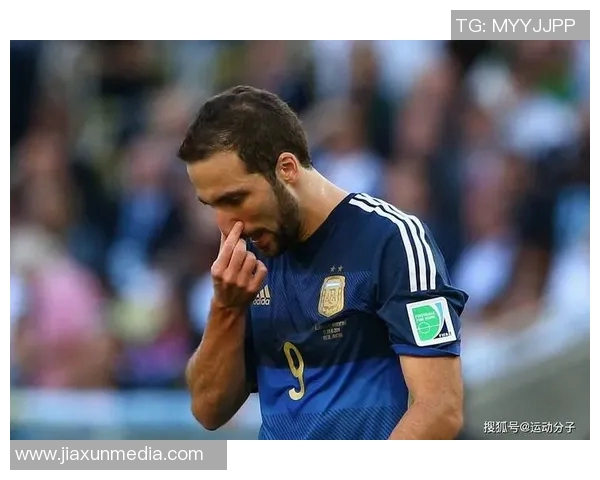 足球明星纳拉尔多的身高揭秘他在绿茵场上的优势与影响力分析