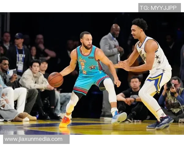 明星们观看篮球比赛时的精彩反应瞬间合集